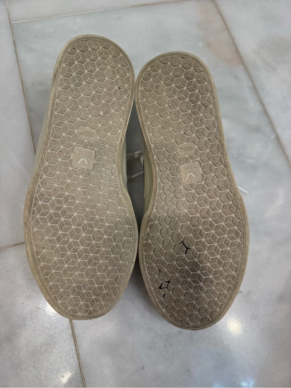 Veja White Leather Campo Sneakers with Gold V Logo. - Picture 4 of 5